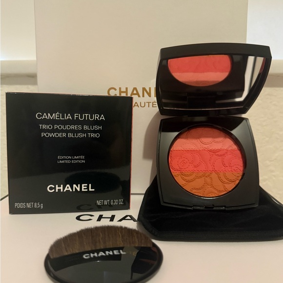 Chanel Camelia Futura Trío Powder Blush - Spring 2025 - LIMITED EDITION - Picture 2 of 4
